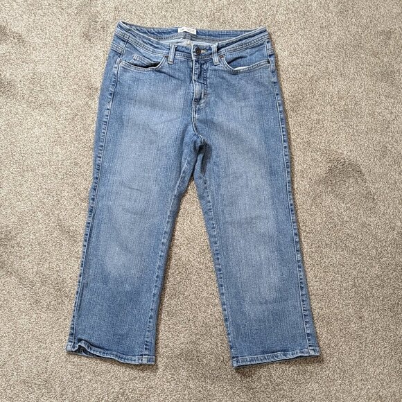 Women's LEE Lower on the Waist, Blue Denim Mid-Rise Jean Capris; Size 6M - Picture 1 of 5